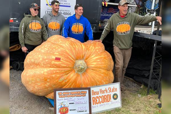 Oh my gourd: 2,554 pound pumpkin sets national record