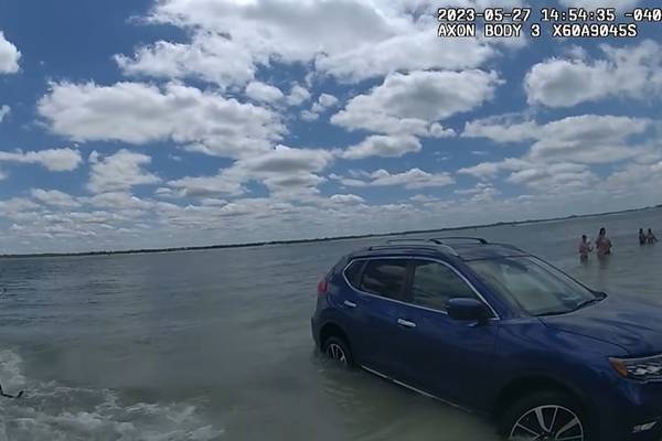 Woman facing DUI charge after allegedly driving car into water at Florida beach